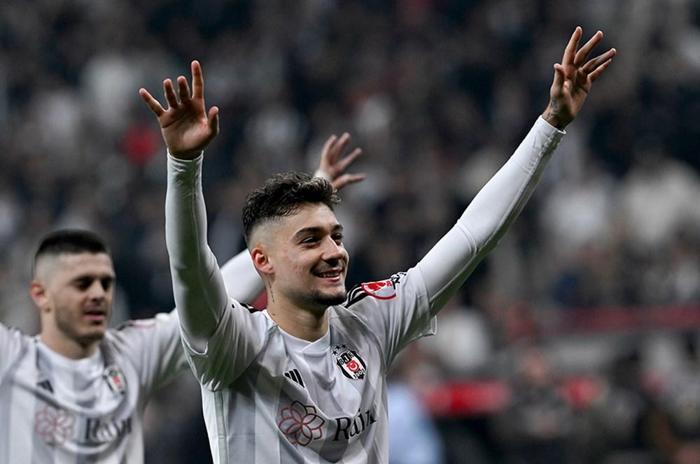 Beşiktaşın yıldızı Ernest Muçiye sürpriz teklif