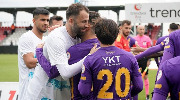 Şampiyon Eyüpspor kupasını kaldırdı Arda Turanın büyük sevinci...