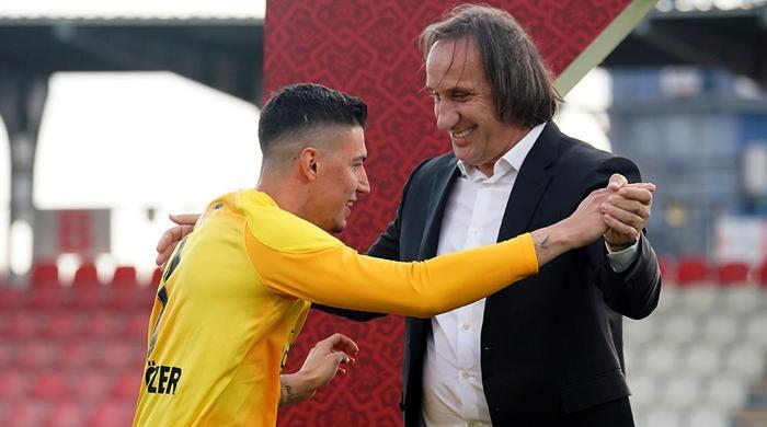 Şampiyon Eyüpspor kupasını kaldırdı Arda Turanın büyük sevinci...
