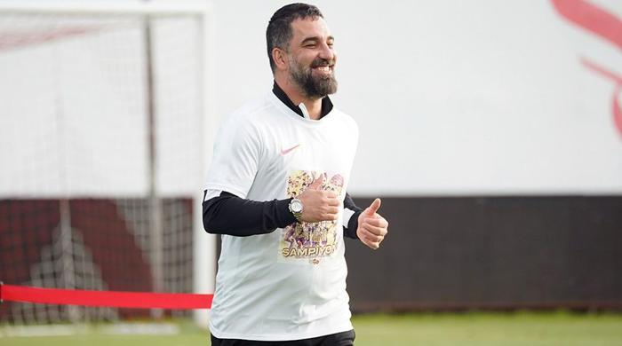 Şampiyon Eyüpspor kupasını kaldırdı Arda Turanın büyük sevinci...