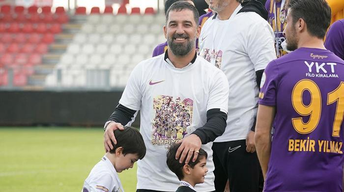 Şampiyon Eyüpspor kupasını kaldırdı Arda Turanın büyük sevinci...