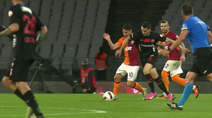 Trioda Fenerbahçe - Kayserispor ve Fatih Karagümrük - Galatasaray maçının tartışmalı pozisyonları değerlendirildi