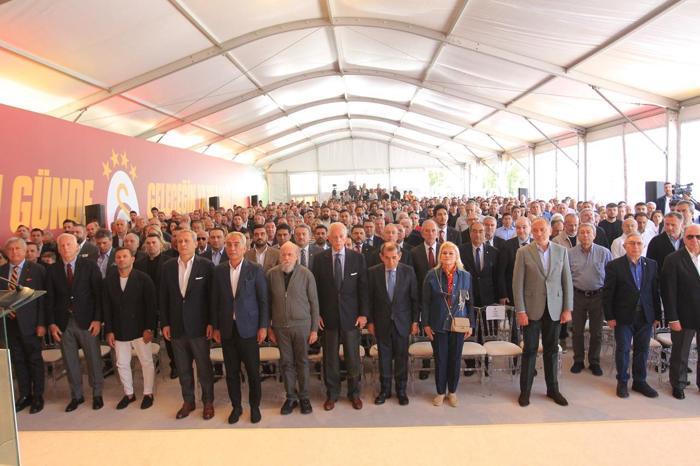 Galatasaraydan birlik beraberlik pozu Efsane başkanlar Kemerburgazda bir arada...