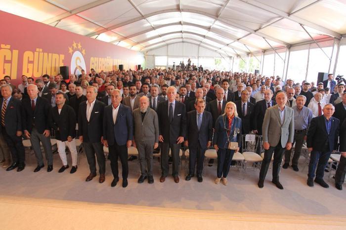 Galatasaraydan birlik beraberlik pozu Efsane başkanlar Kemerburgazda bir arada...