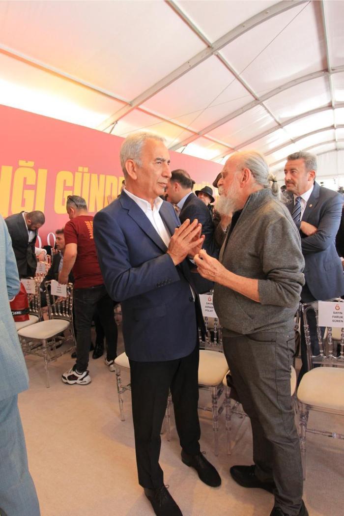 Galatasaraydan birlik beraberlik pozu Efsane başkanlar Kemerburgazda bir arada...