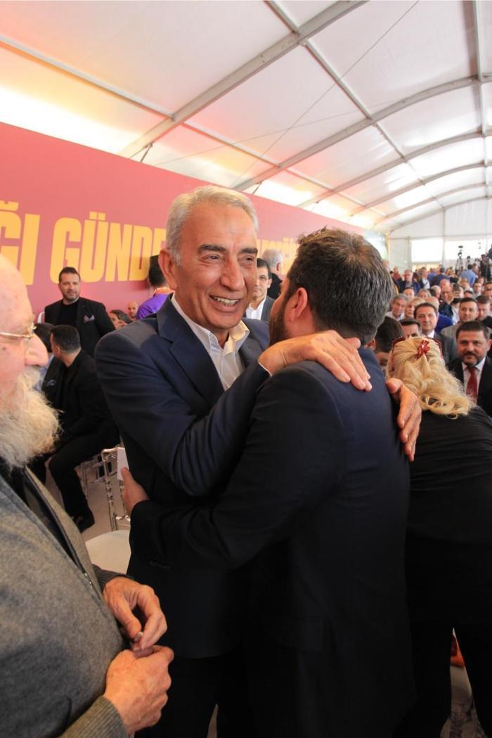 Galatasaraydan birlik beraberlik pozu Efsane başkanlar Kemerburgazda bir arada...
