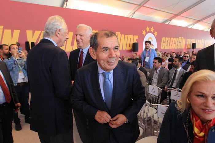 Galatasaraydan birlik beraberlik pozu Efsane başkanlar Kemerburgazda bir arada...