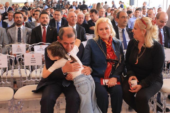 Galatasaraydan birlik beraberlik pozu Efsane başkanlar Kemerburgazda bir arada...