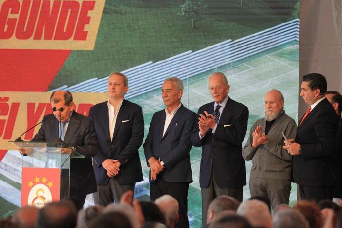 Galatasaraydan birlik beraberlik pozu Efsane başkanlar Kemerburgazda bir arada...