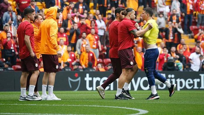 MERT HAKAN YANDAŞ VE ABDÜLKERİM ARASINDA ARBEDE