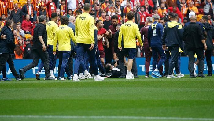 GERGİNLİK SOYUNMA ODASINA TAŞINDI