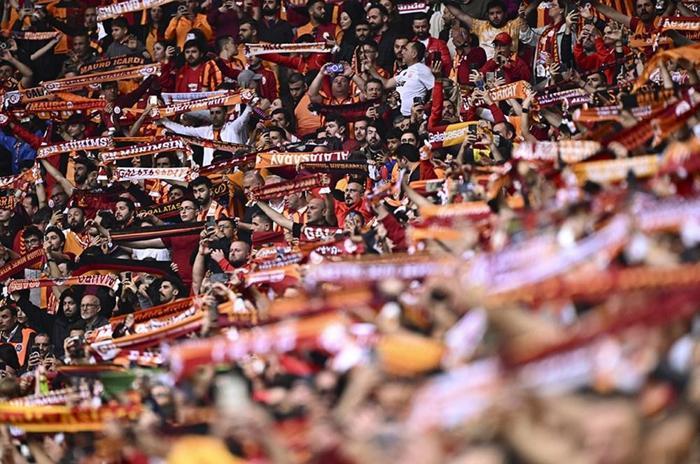 Galatasaraylı taraftarlardan Konyaya akın Şampiyonluk maçı...