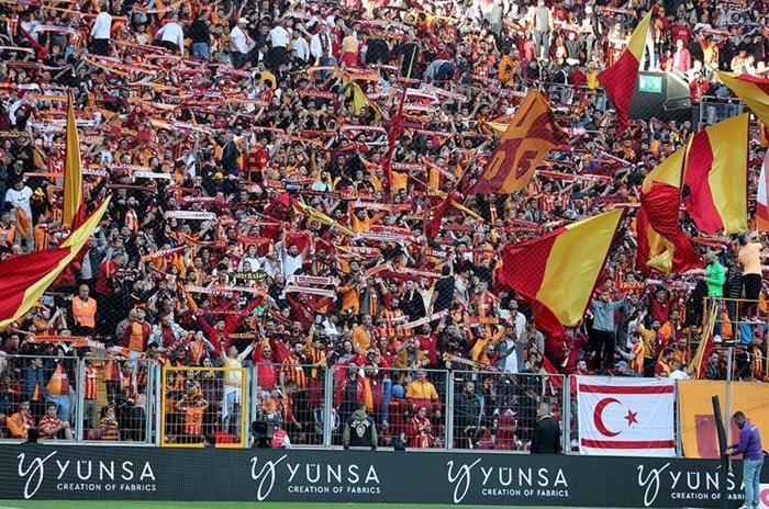 Galatasaraylı taraftarlardan Konyaya akın Şampiyonluk maçı...