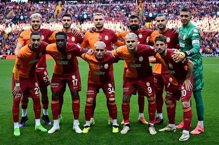 Galatasaraylı taraftarlardan Konyaya akın Şampiyonluk maçı...