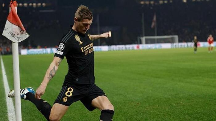 KROOS BIRAKIYOR, ARDAYA ŞANS DOĞUYOR