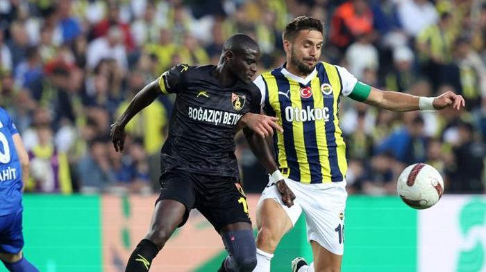 Fenerbahçe - İstanbulspor maçını spor yazarları değerlendirdi: Tek teselli Galatasarayı devirmek Masal anlatmayı bırakmalılar