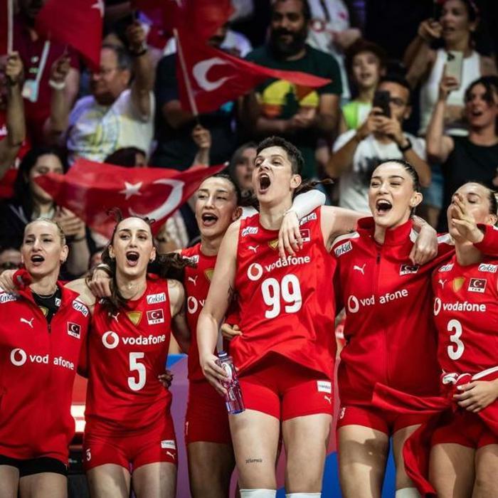 Gizem Örge iftiharla sunar Filenin Sultanları Milletler Liginde Almanları devirdi, Gizem herkesi mest etti