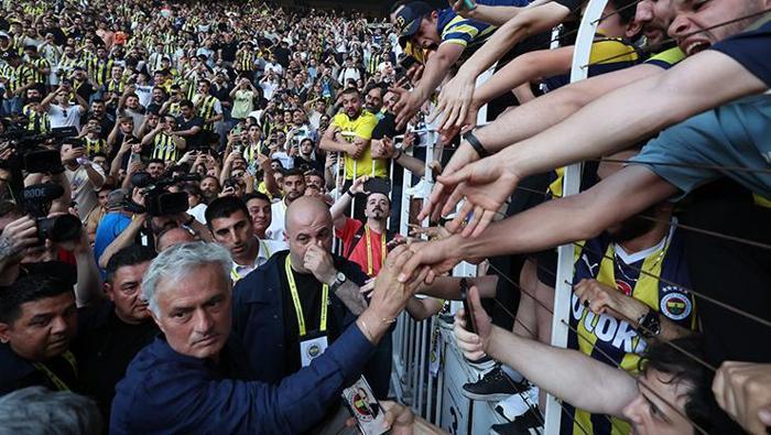 Fenerbahçede Mourinhoyu bekleyen büyük sorun Yeni sezon öncesi kritik kararlar