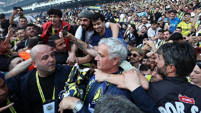 MOURINHO TARAFTARLARI HEYECANLANDIRDI