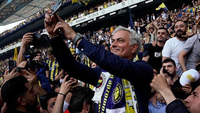 Jose Mourinho için Galatasaraylıları kızdıracak sözler: Ali Sami Yen Stadına bayrak dikerse...