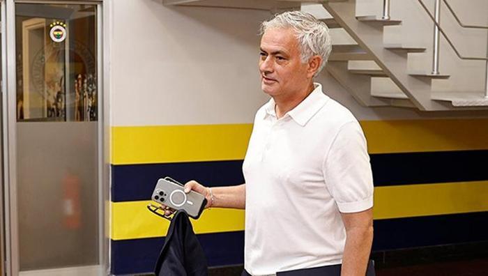 Jose Mourinho için Galatasaraylıları kızdıracak sözler: Ali Sami Yen Stadına bayrak dikerse...