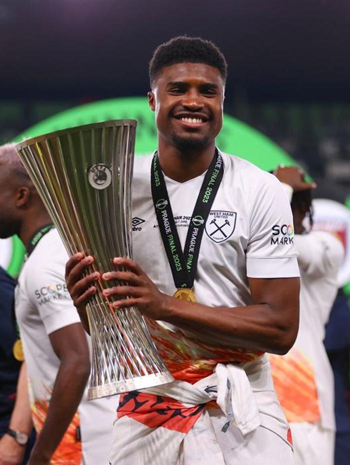 İngilizler duyurdu Sağ bekini Adadan bulan Galatasaray o isimde ısrarcı