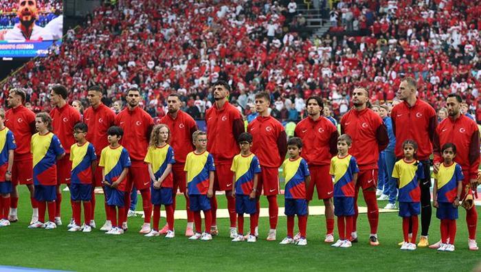 Türk futbolunun en iyi yıllarını yaşamış, sayısız oyuncuyu Avrupada tanınır hale getirmiş gerçek bir usta olarak... Türk oyuncusunun zihniyetini, onu farklı aşamalarda çalıştırma şeklinizi nasıl hatırlıyorsunuz