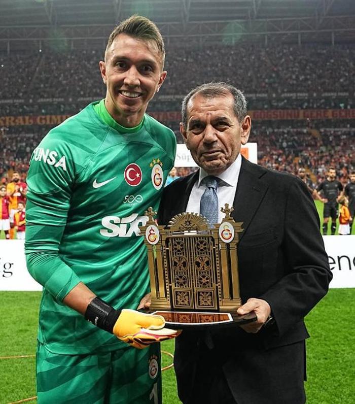 FUTBOLU GALATASARAYDA BIRAKACAK