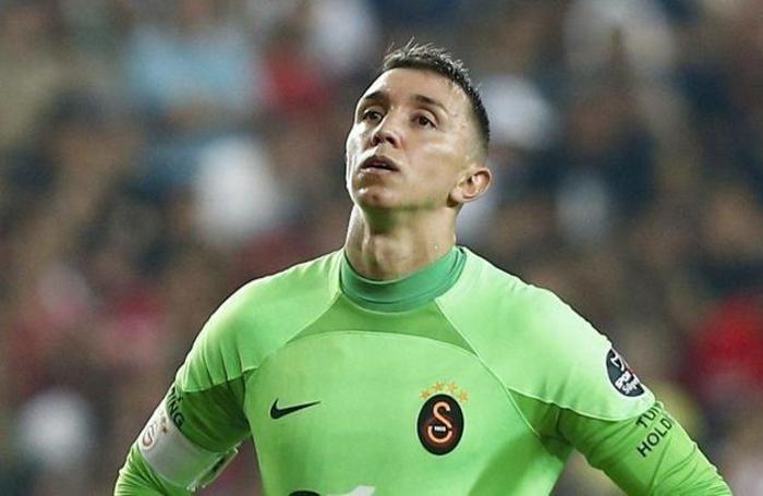 Galatasaraylı Fernando Muslera ve eşinden olay yaratan hareket Bir paylaşım yaptı kalpleri fethetti