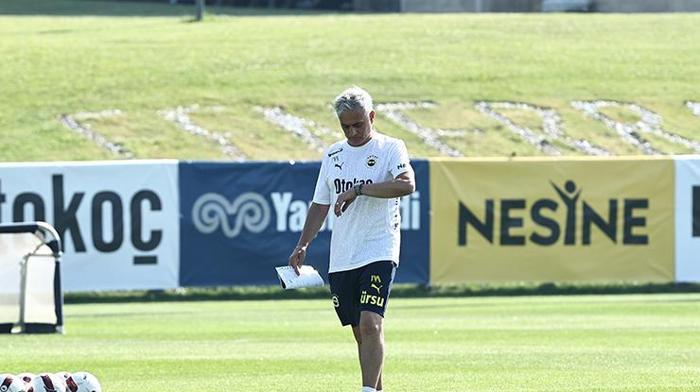 Fenerbahçede Mourinho sahaya indi İşte ilk idmandan kareler