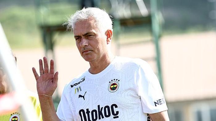 Fenerbahçede Mourinho sahaya indi İşte ilk idmandan kareler