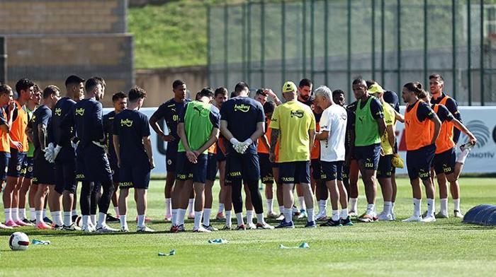 Fenerbahçede Mourinho sahaya indi İşte ilk idmandan kareler