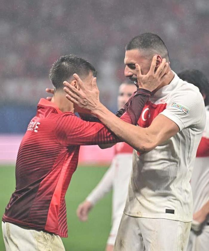 ELİNİ HAVAYA KALDIRDI