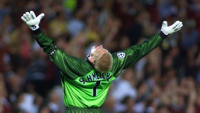 10- Peter Schmeichel: Manchester United - Rapid Wien (1996)