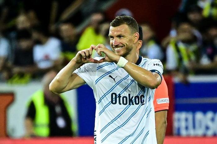 HAT-TRİCK YAPAN DZEKO TARİHE GEÇTİ