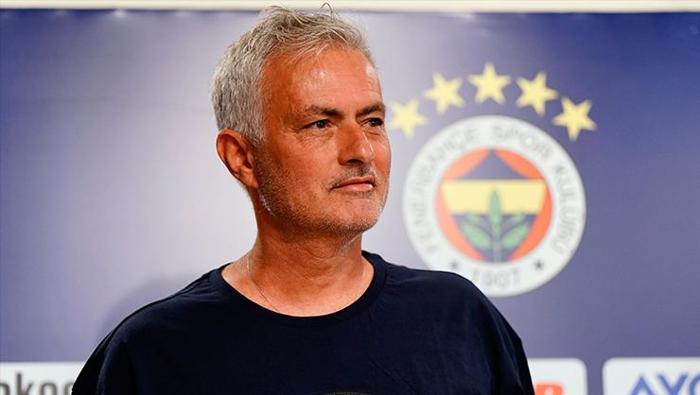 MOURİNHO SİFTAH YAPIYOR