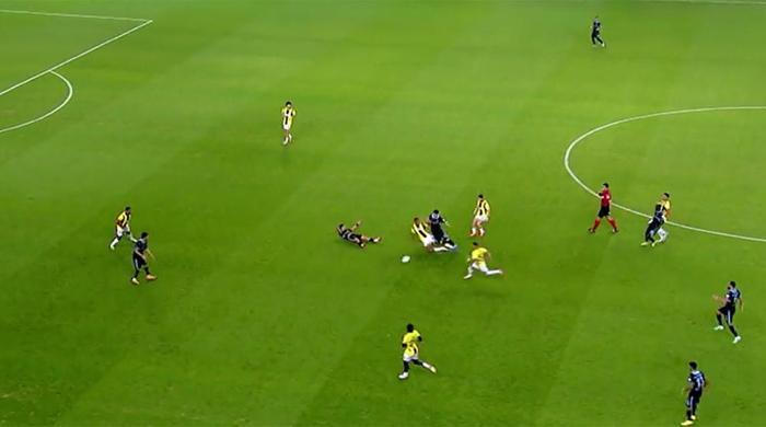 Trioda Fenerbahçe - Adana Demirspor maçının tartışmalı pozisyonları değerlendirildi: Kırmızı kart şüphesi olan müdahaleler, penaltı beklenen an...