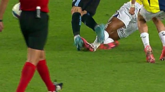 Trioda Fenerbahçe - Adana Demirspor maçının tartışmalı pozisyonları değerlendirildi: Kırmızı kart şüphesi olan müdahaleler, penaltı beklenen an...