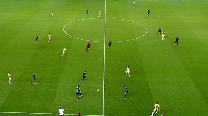 Trioda Fenerbahçe - Adana Demirspor maçının tartışmalı pozisyonları değerlendirildi: Kırmızı kart şüphesi olan müdahaleler, penaltı beklenen an...