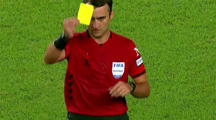 Trioda Fenerbahçe - Adana Demirspor maçının tartışmalı pozisyonları değerlendirildi: Kırmızı kart şüphesi olan müdahaleler, penaltı beklenen an...