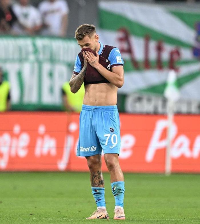 Trabzonsporda Avrupa Ligine veda sonrası Avcıya sert sözler Olmuyor hocam olmuyor Avrupa neyine...