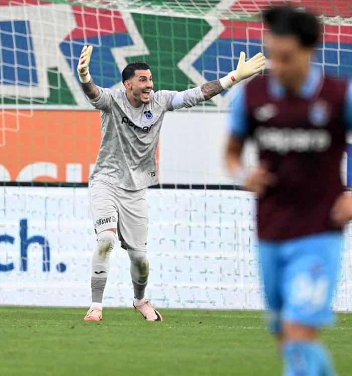 Trabzonsporda Avrupa Ligine veda sonrası Avcıya sert sözler Olmuyor hocam olmuyor Avrupa neyine...