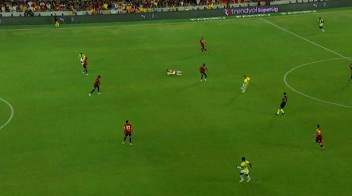 Trioda Göztepe - Fenerbahçe maçının tartışmalı pozisyonları değerlendirildi: Atlanan penaltı, verilen penaltı, iptal edilen gol, kırmızı kart beklenen an...
