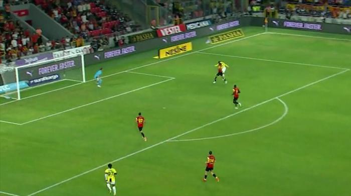 Trioda Göztepe - Fenerbahçe maçının tartışmalı pozisyonları değerlendirildi: Atlanan penaltı, verilen penaltı, iptal edilen gol, kırmızı kart beklenen an...