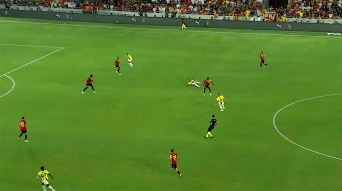 Trioda Göztepe - Fenerbahçe maçının tartışmalı pozisyonları değerlendirildi: Atlanan penaltı, verilen penaltı, iptal edilen gol, kırmızı kart beklenen an...