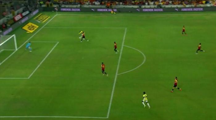 Trioda Göztepe - Fenerbahçe maçının tartışmalı pozisyonları değerlendirildi: Atlanan penaltı, verilen penaltı, iptal edilen gol, kırmızı kart beklenen an...
