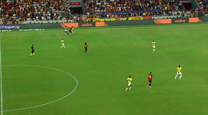 Trioda Göztepe - Fenerbahçe maçının tartışmalı pozisyonları değerlendirildi: Atlanan penaltı, verilen penaltı, iptal edilen gol, kırmızı kart beklenen an...
