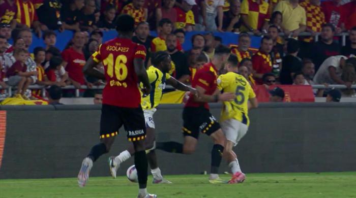 Trioda Göztepe - Fenerbahçe maçının tartışmalı pozisyonları değerlendirildi: Atlanan penaltı, verilen penaltı, iptal edilen gol, kırmızı kart beklenen an...