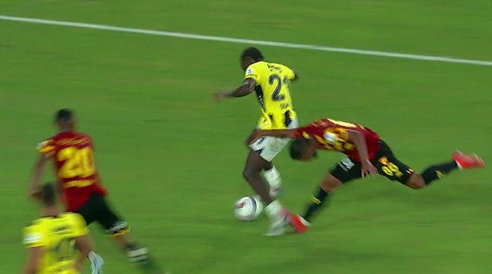 Trioda Göztepe - Fenerbahçe maçının tartışmalı pozisyonları değerlendirildi: Atlanan penaltı, verilen penaltı, iptal edilen gol, kırmızı kart beklenen an...