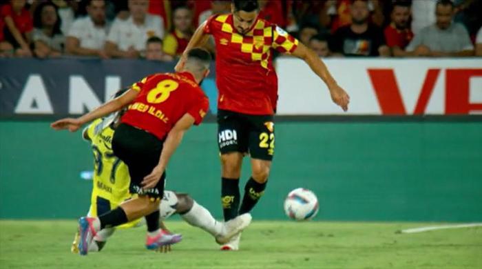 Trioda Göztepe - Fenerbahçe maçının tartışmalı pozisyonları değerlendirildi: Atlanan penaltı, verilen penaltı, iptal edilen gol, kırmızı kart beklenen an...